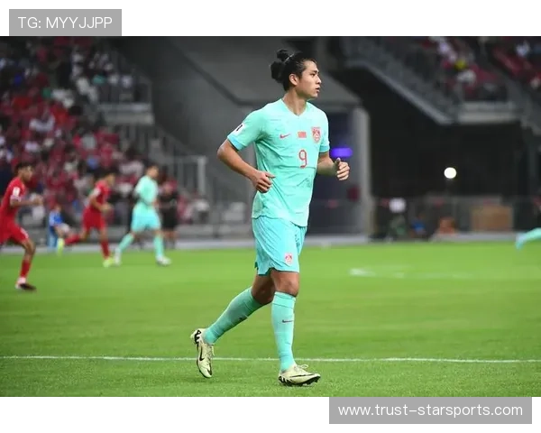 中国足球队冲击世界杯预选赛关键战，全队誓夺胜利振奋士气